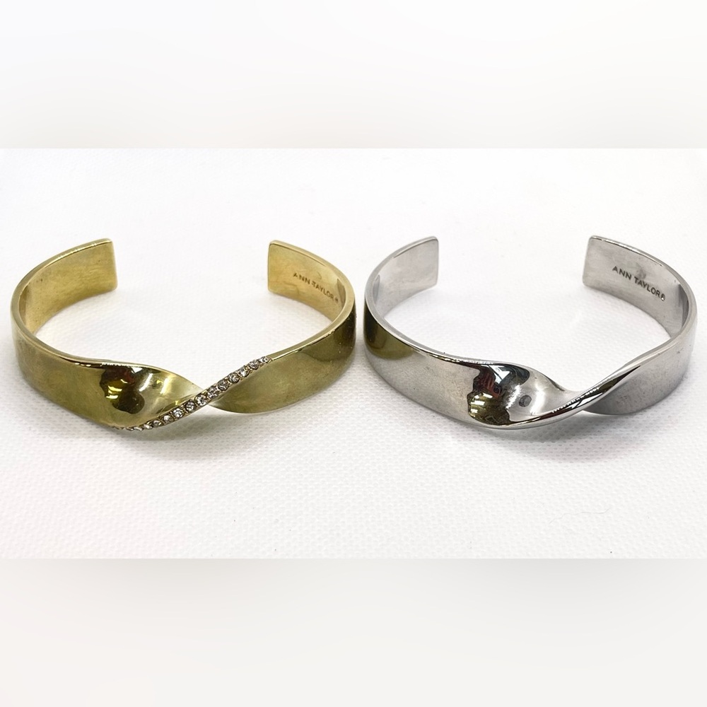 Anne Taylor gold tone bangle with rhinestone accents and “twist” detail! - Picture 14 of 14